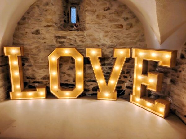 Love illuminé en bois