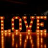 Love illuminé en bois