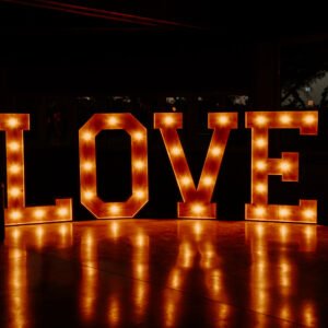 Love illuminé en bois