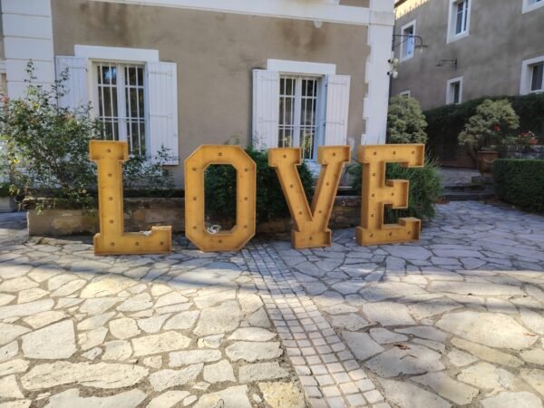 Love illuminé en bois